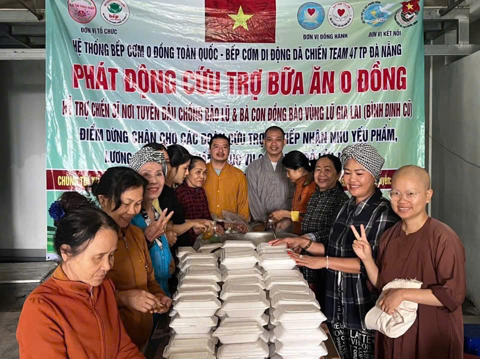 Tuy Phước Đông: Bếp Cơm 0 Đồng Ba Miền Hỗ Trợ 20 Ngày Cho Người Dân Vùng Lũ.